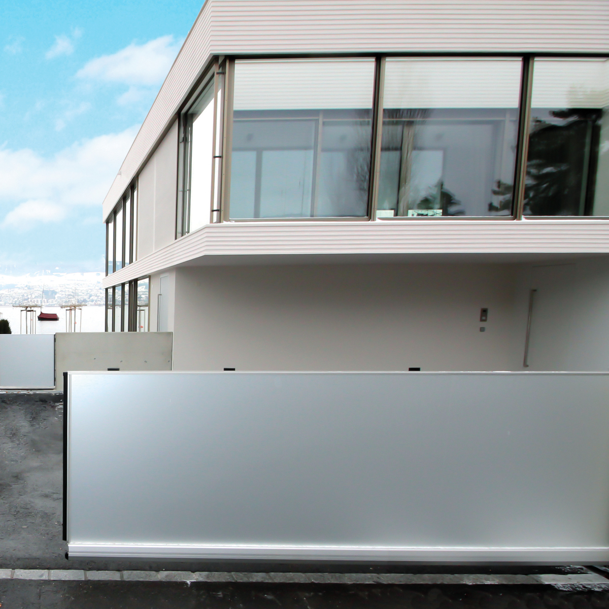 Alu-Schiebetor_freitragend_Sylt_Eloxal